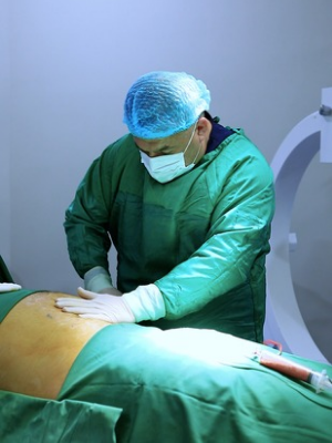 Azərbaycanda İlk Dəfə: Ekzosomlarla Cərrahiyyəsiz Oynaq Müalicəsi
